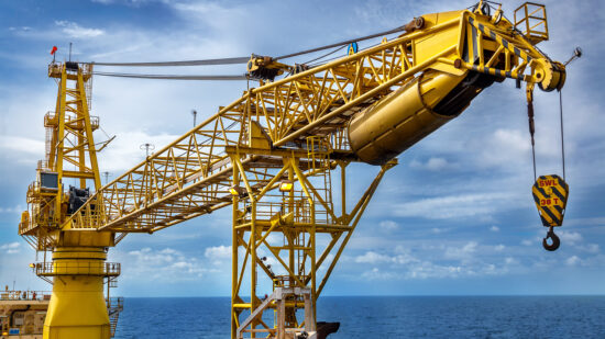 Crane,,Pedestal,Crane,Winch,,Steel,Wire,Rope,On,Production,Platform,